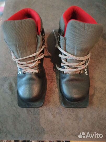 Лыжные ботинки