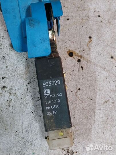 Замок двери передний правый Opel Omega B