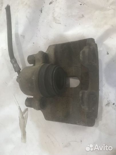 Суппорт тормозной передний правый Passat B6