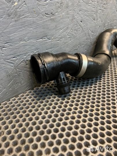 Патрубок системы охлаждения левый Bmw X7 G07