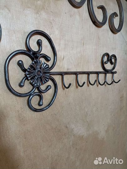 Ключница настенная металлическая