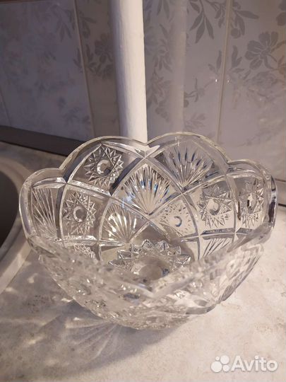 Продам хрустальную ретро вазу