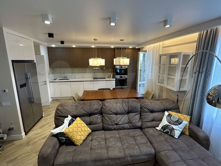 3-к. квартира, 85 м², 10/14 эт.