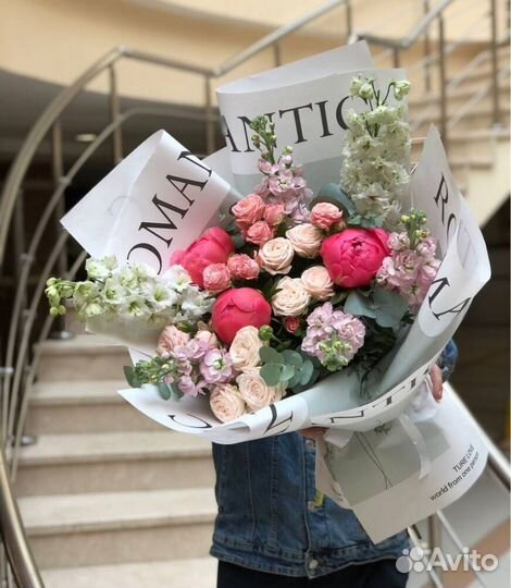 Букеты и композиции с розами и пионами. Доставка