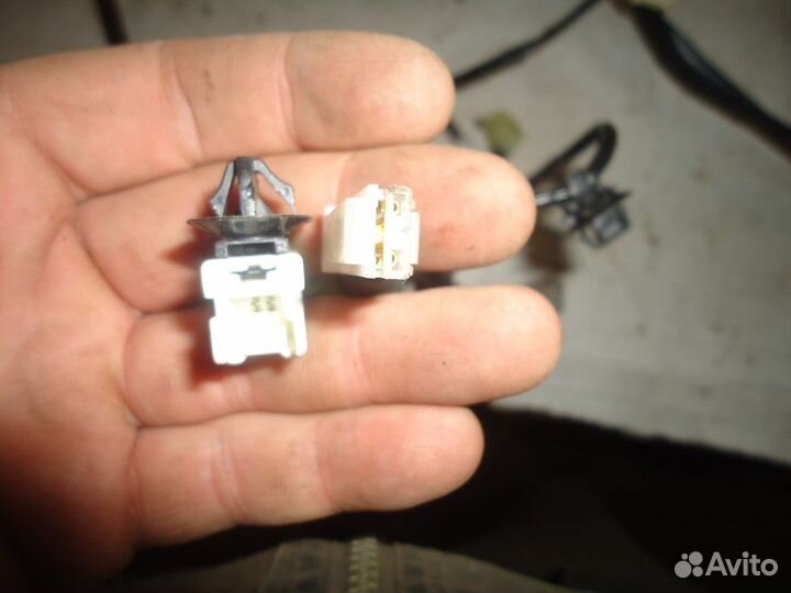 Электропроводка двери багажника (Subaru Outback)