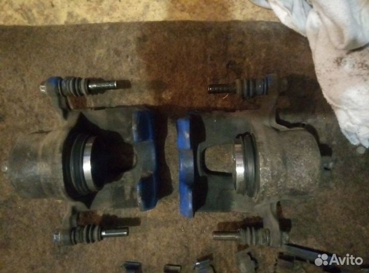 Суппорта перед Nissan Cefiro Maxima A32 I30