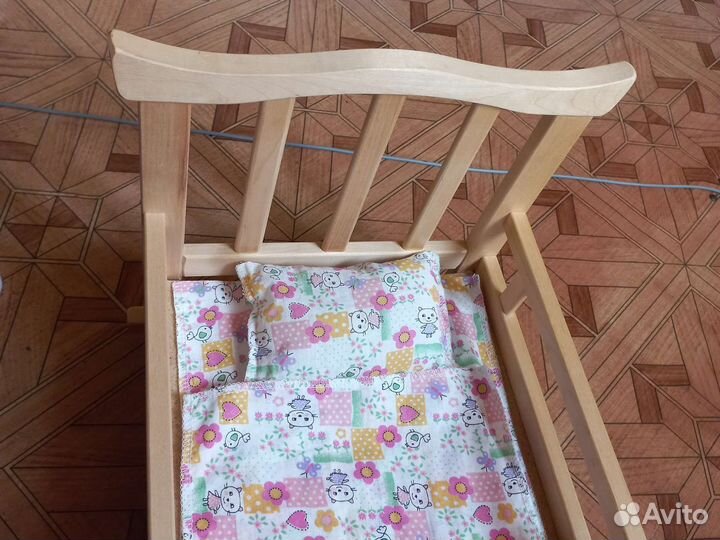 Деревянная кроватка для кукол