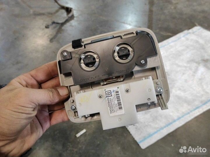 Плафон Mitsubishi Pajero Sport 3 KS0W