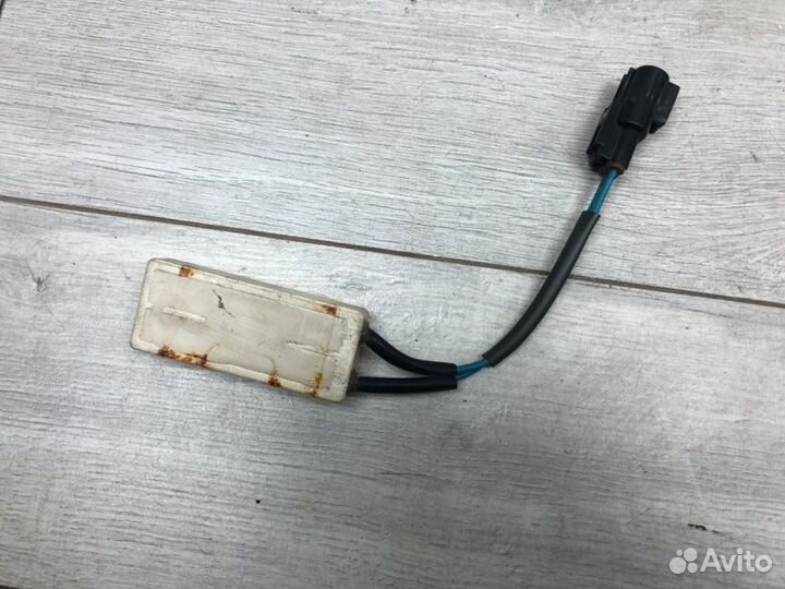 Блок управления вентилятором Toyota Avensis