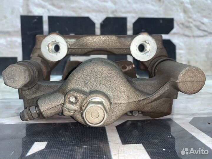 Суппорт тормозной задний левый Lexus Is250 GSE20