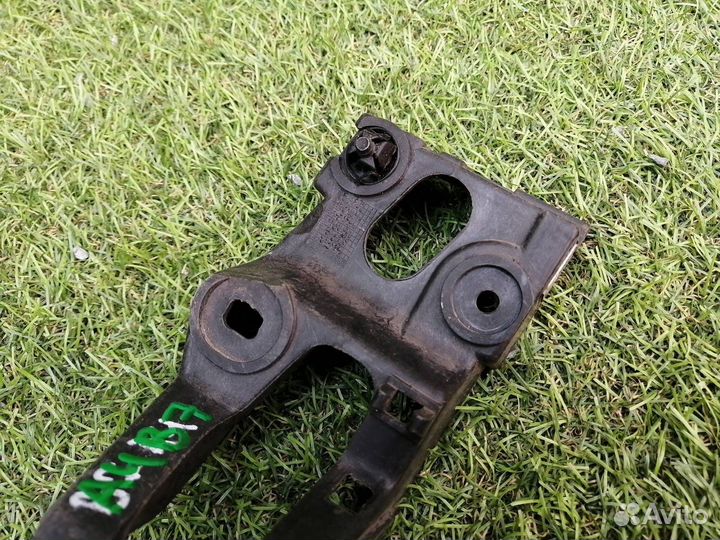 Крепление бампера Audi A4 B7