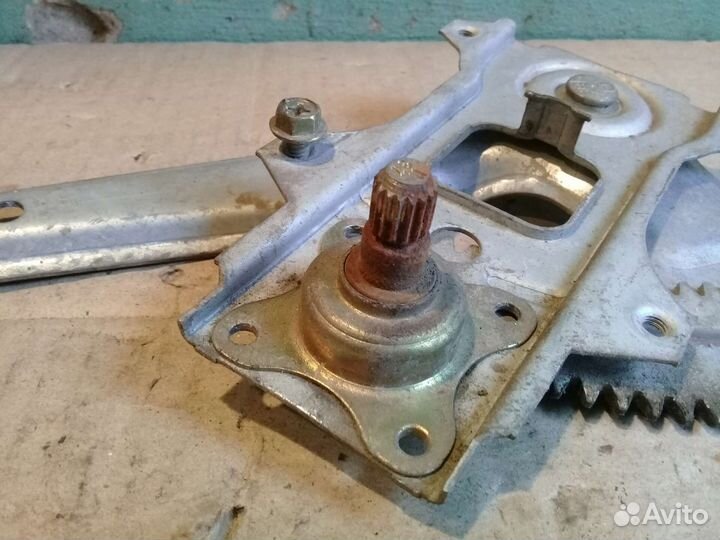 Задний левый мех. Стеклоподъемник Nissan AD Y10