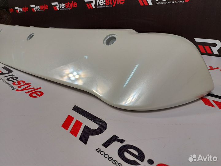 Спойлер Toyota Hiace H200 2007-2010г