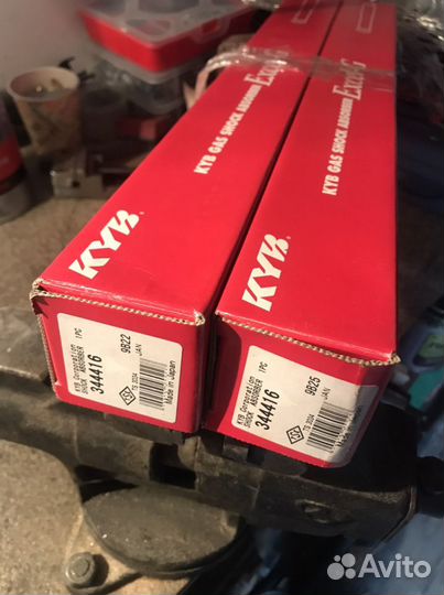 Амортизаторы KYB 344416 новые