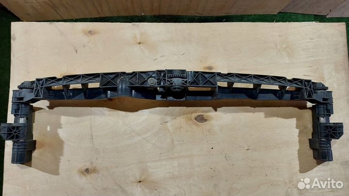 Кронштейн радиатора W212,S212