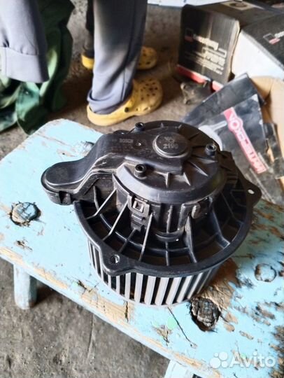 Продается моторчик печки на гранту Bosh