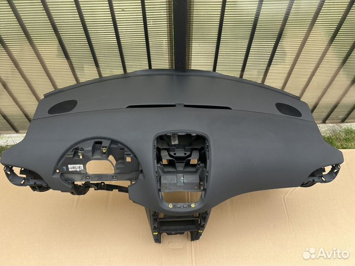 Торпеда Peugeot 207