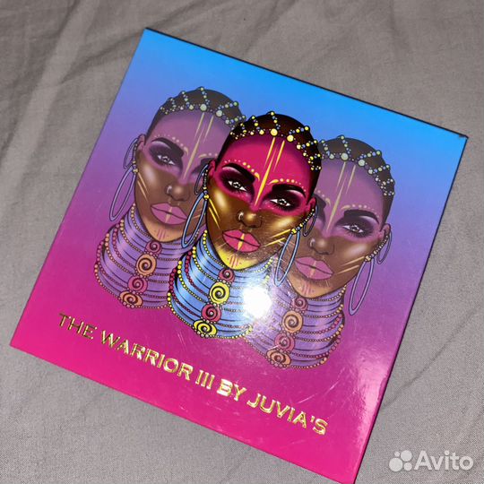 Палетка теней Juvia‘s Place, Revolution, Lamel