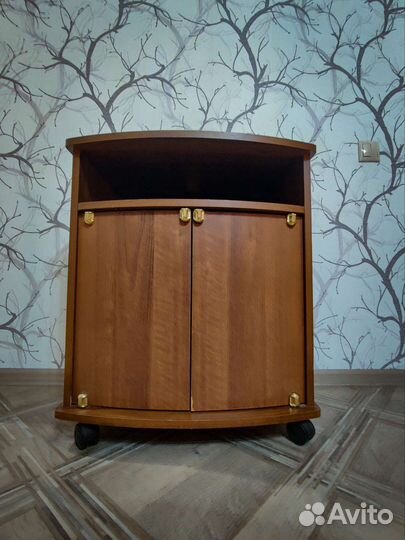 Тумбочка прикроватная