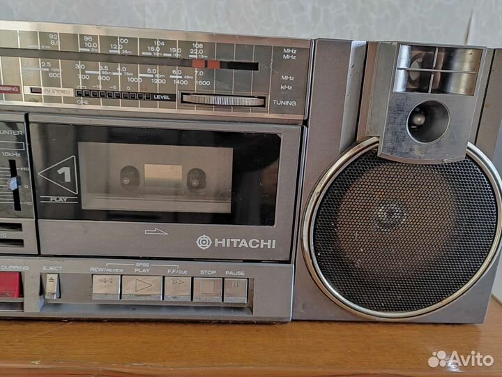 Кассетный магнитофон Hitachi