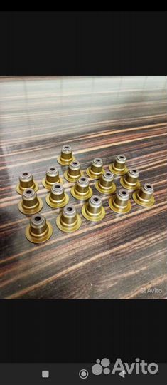 Маслосьемные колпачки