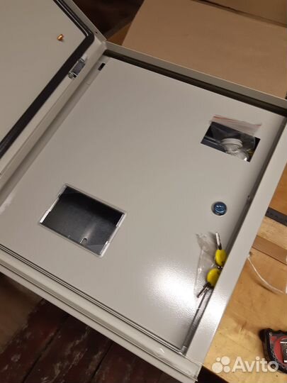 Щит, корпус, ящик, шкаф электрический металлически