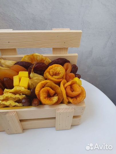 Ящик с сухофруктами