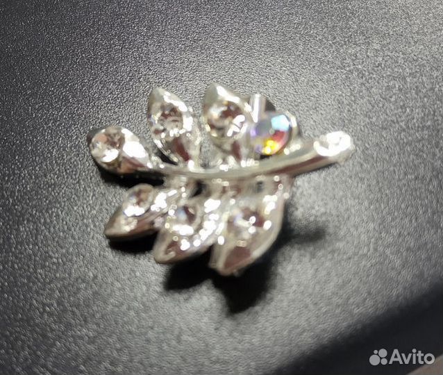 Брошь веточка