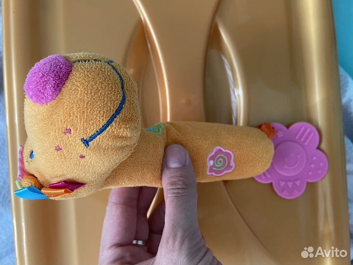 Погремушки и игрушки для малышей