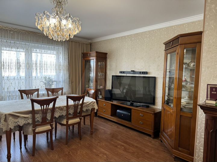 3-к. квартира, 110 м², 6/10 эт.