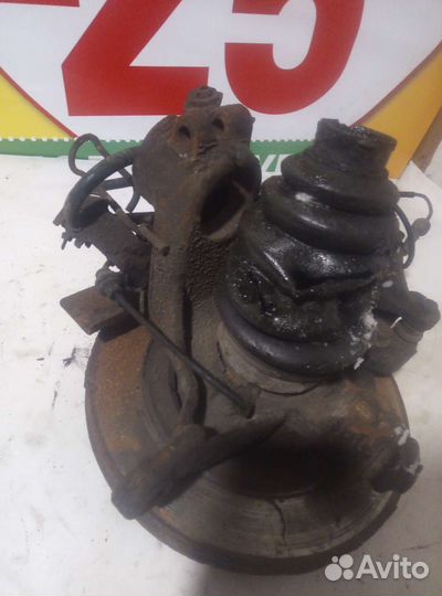 Поворотный кулак передний левый citroen c5