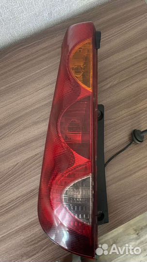 Фонарь задний левый Nissan note e11