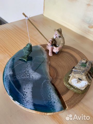 Подставка- сувенир «Старик и море». Дуб, смола