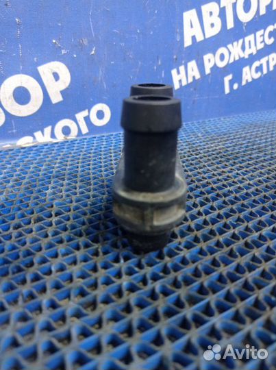 Тройник патрубков печки Volkswagen Polo 5 седан