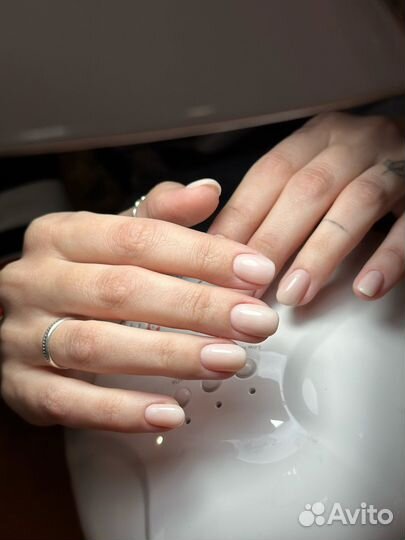 Наращивание и покрытие ногтей