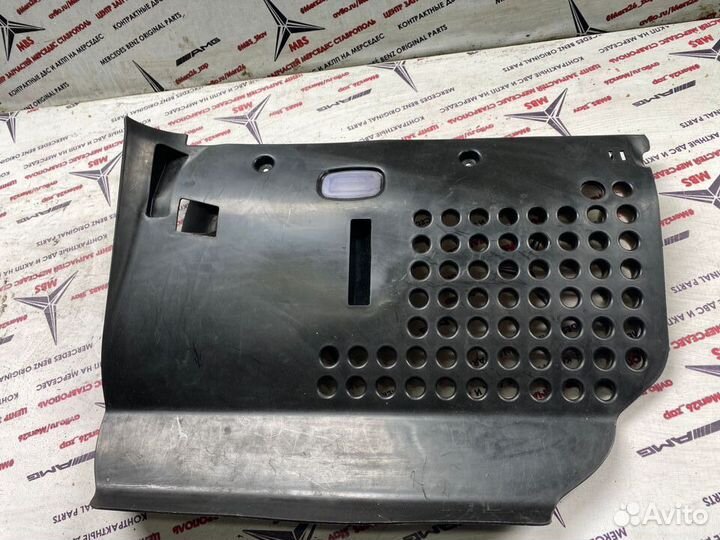 Накладка панели нижняя правая W211 Mercedes