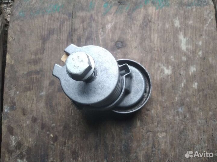 Натяжитель ремня VAG 1.4 TSI разборка