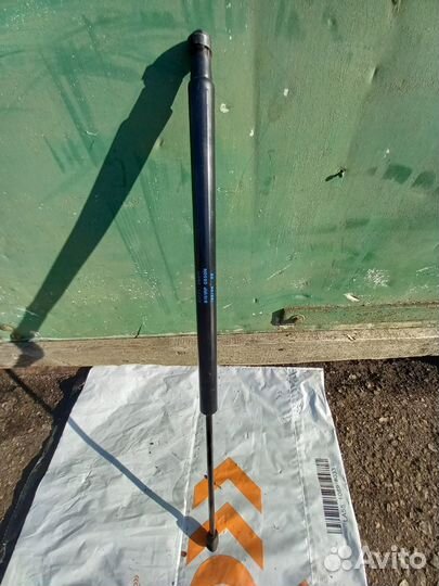 Упор оригинал крышки багажника Санта Фе