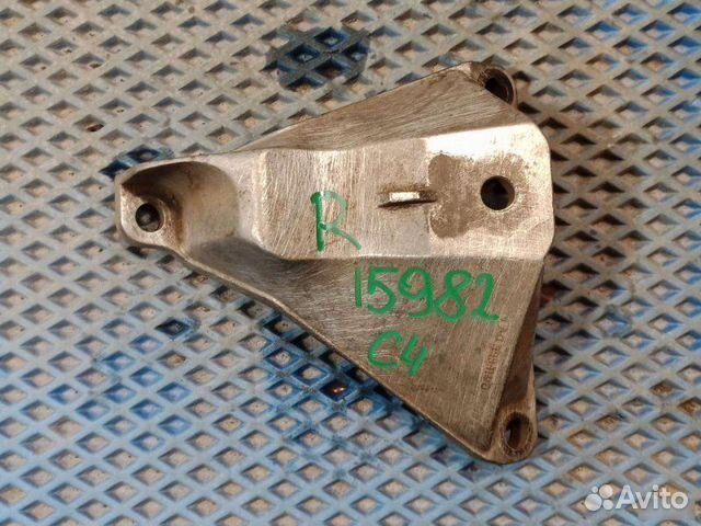 Опора кпп правая Audi А6 С4 1996