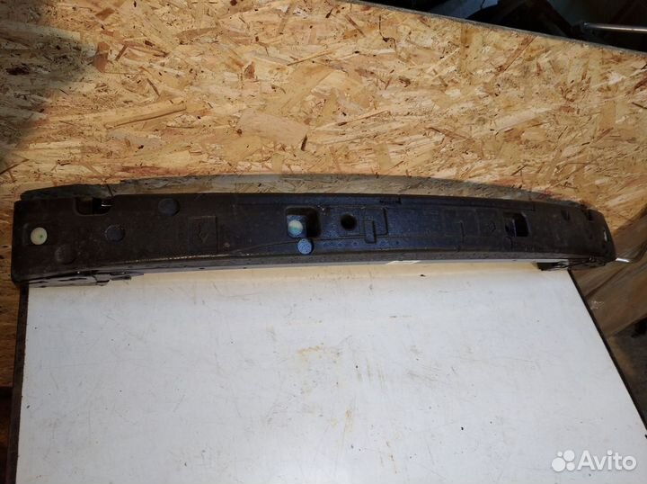 Усилитель переднего бампера Chrysler Voyager 4