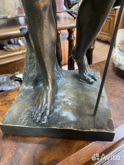 Антикварные бронзовые фигуры