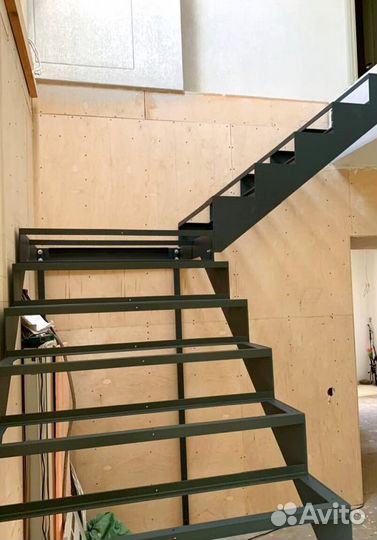Лестница винтовая с монтажем