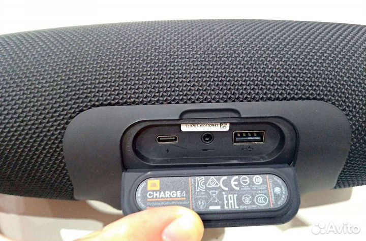 Портативную колонку JBL charge 4