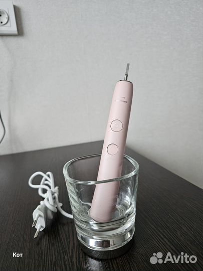 Электрическая зубная щетка