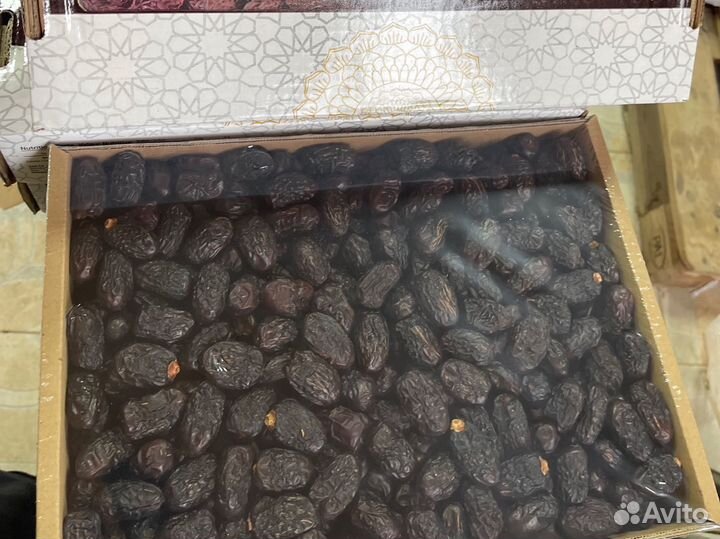 Финики Аджва