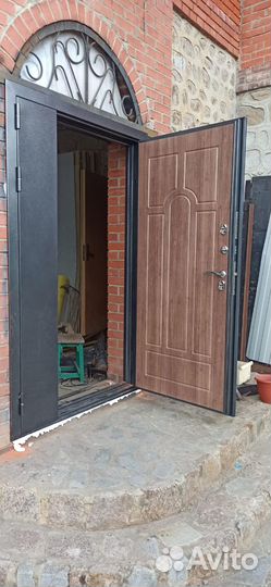 Дверь широкая двустворчатая не стандартная входная