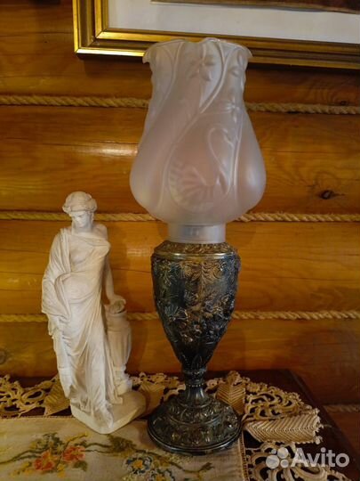 Плафон старинный большой матовый с лебедем