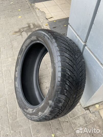Bridgestone Blizzak LM-001 285/45 R21