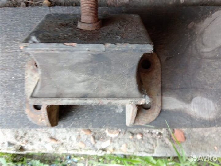 Подушка двс передняя Isuzu Giga 10PD1