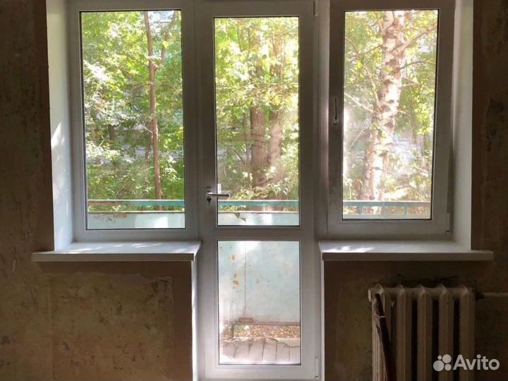 Пластиковая дверь